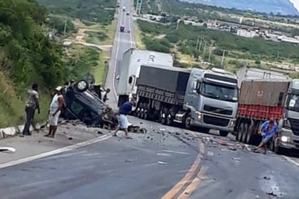 Milagres: Acidente envolvendo quatro veículos deixou um morto e um ferido na BR-116