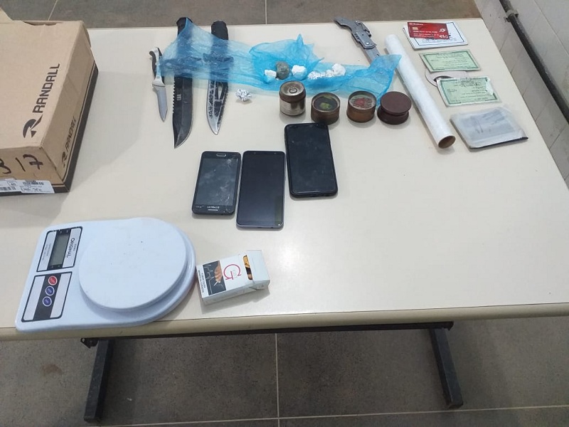 Barreiras: Polícia prendeu homens acusados de tráfico de drogas e corrupção de menores