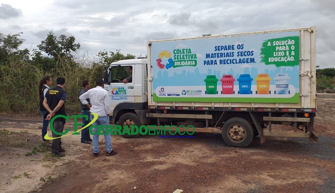 LEM: Lixo jogado indevidamente por moradores em terrenos e ruas é retirado pela prefeitura