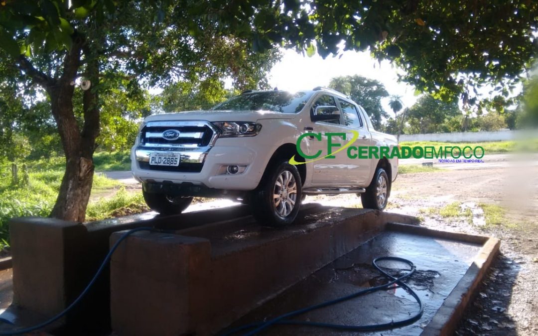 LEM: Caminhonete roubada em assalto