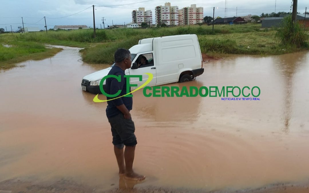 LEM: Chuva causa alagamento em alguns pontos da cidade
