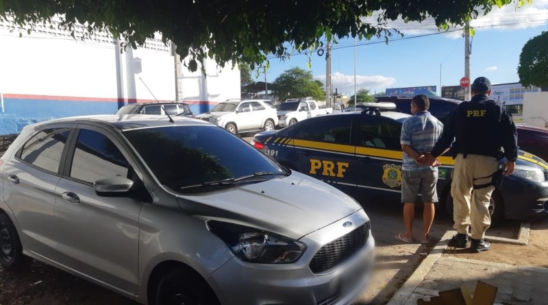 Bahia: PRF recupera veículo roubado em 2017 e detém motorista por uso de documento falso e receptação