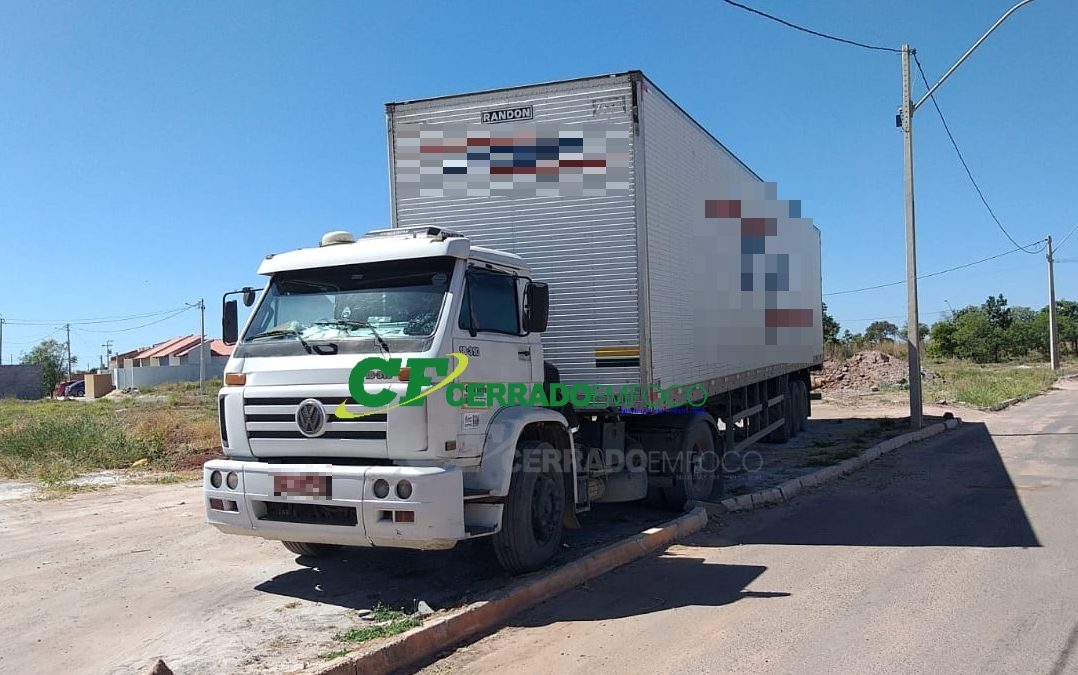 LEM: Caminhoneiro tem carga de pneus roubada por quadrilha na BR-020
