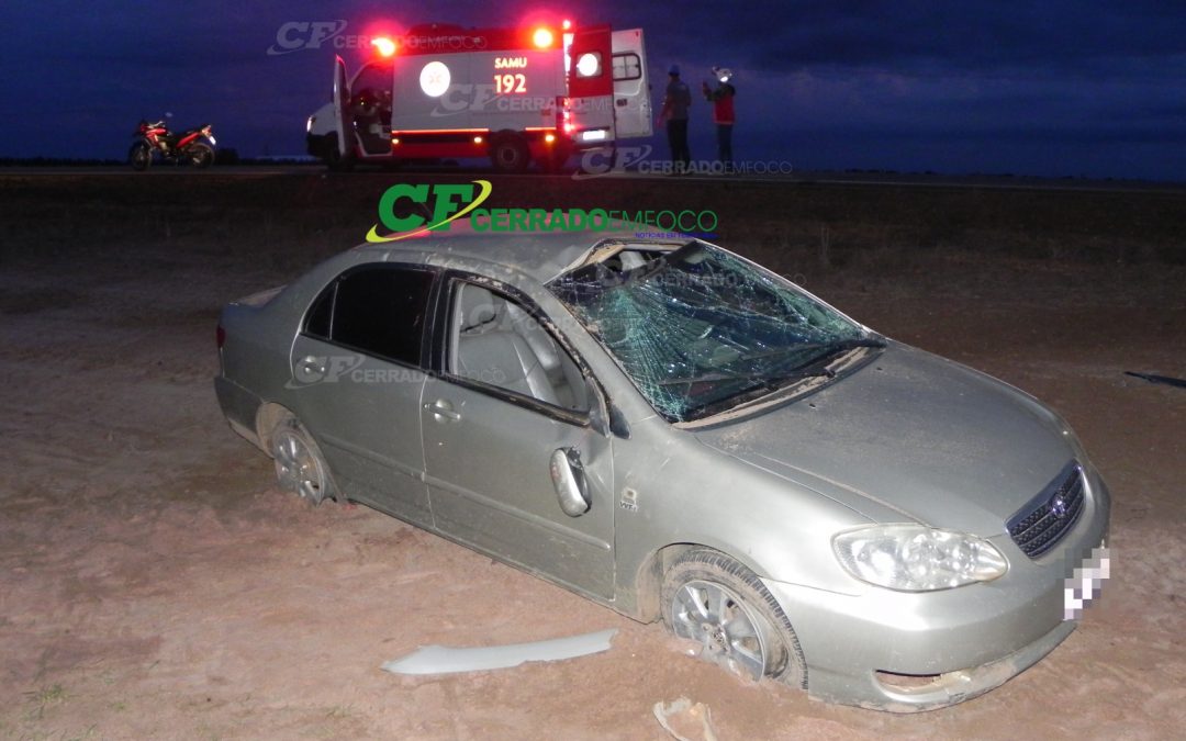 LEM: Capotamento na BR-242 deixa homem ferido.