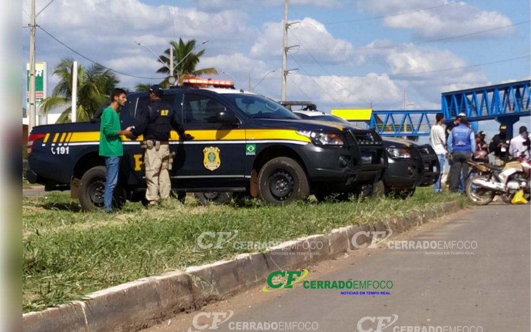 Agentes da PRF Recém Formados Continuam Atividades de Fiscalização na BR 242, Perímetro Urbano de LEM.