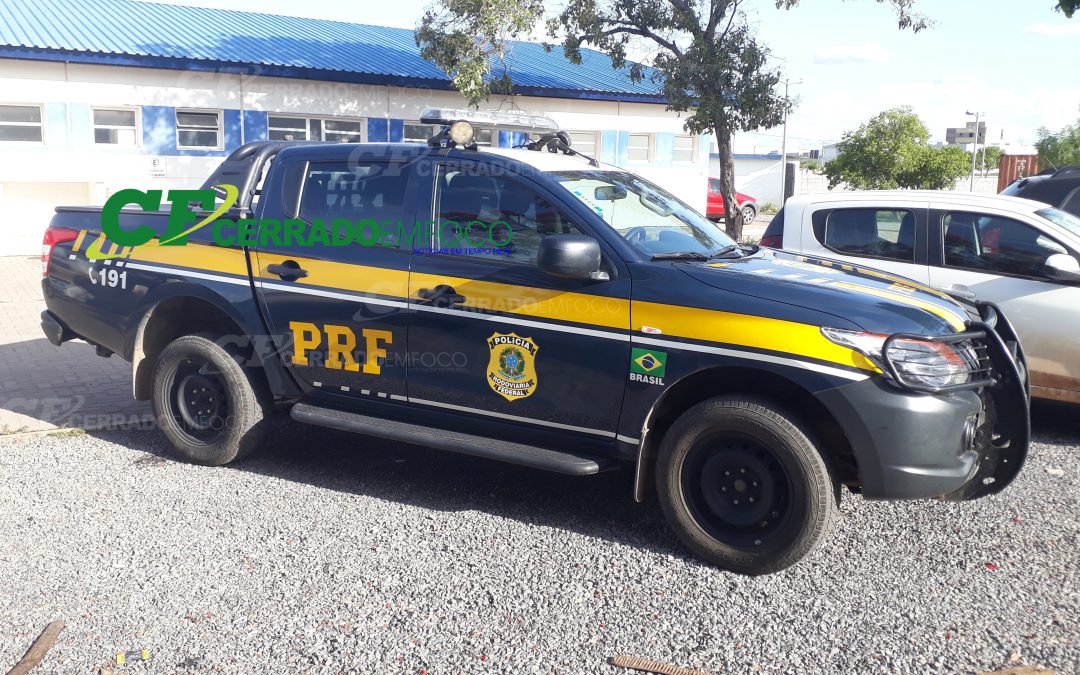 LEM: PRF prende homem com mandado de prisão em aberto em veículo na BR-020.