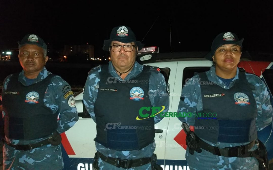 LEM: Veículo abandonado na BR 242 traz perigo aos condutores da via.