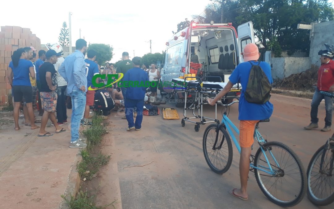 LEM: Motociclista fica ferida após ser atingida por veículo.