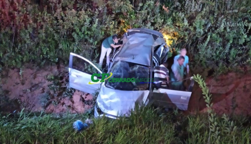 LEM: Condutor perde controle de veículo e capota na BR 242 sentido Tocantins.