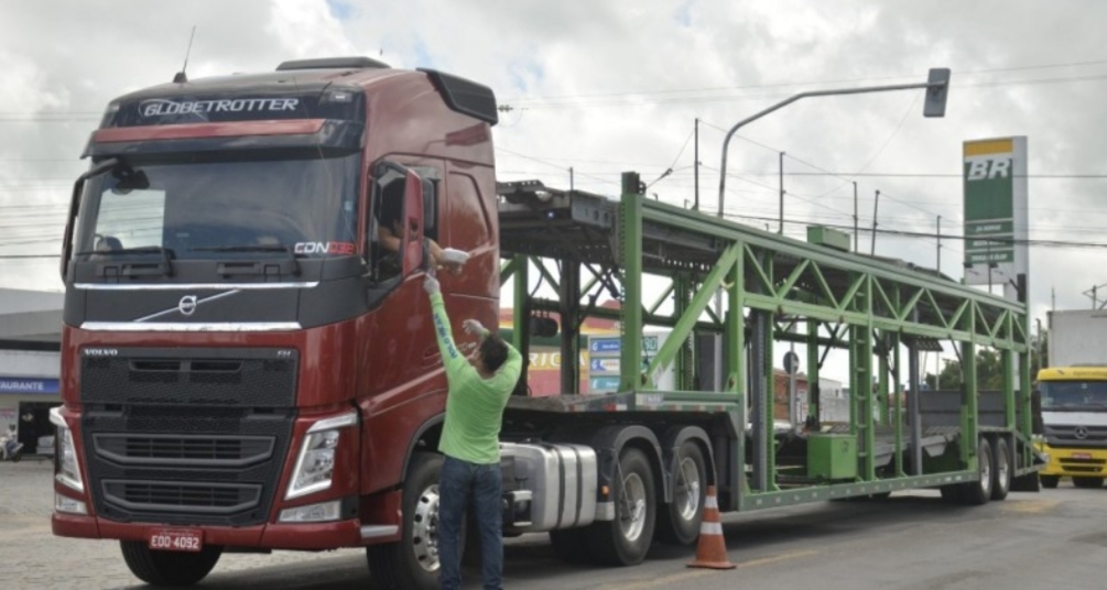 Bahia: Ações de solidariedade em apoio aos caminhoneiros se espalham nas rodovias federais baianas.